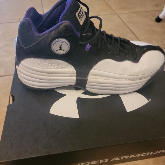 Athletic_Shoes